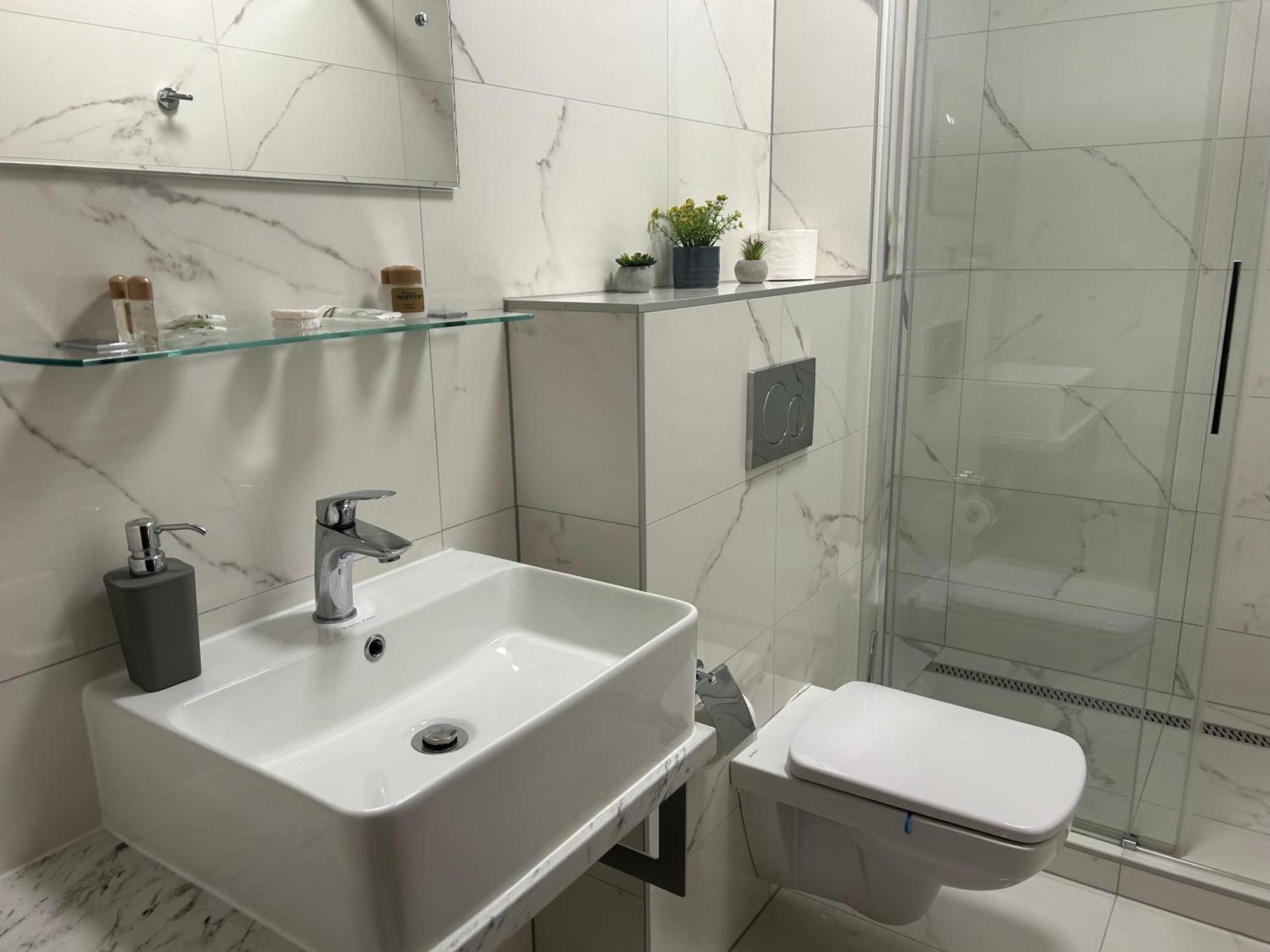 Hotel Evan U Hoffera ตอปอลชานี ภายนอก รูปภาพ