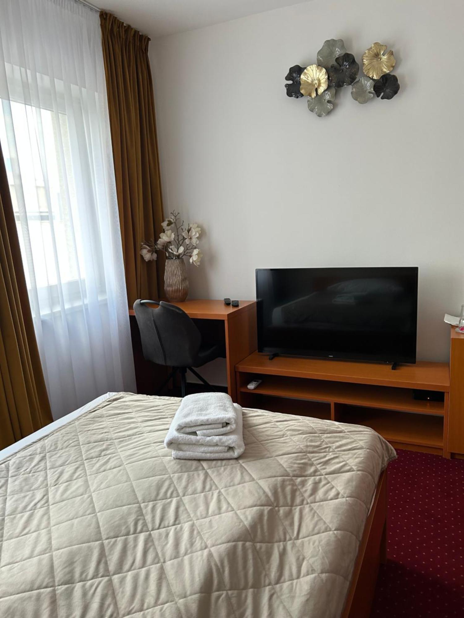 Hotel Evan U Hoffera ตอปอลชานี ภายนอก รูปภาพ