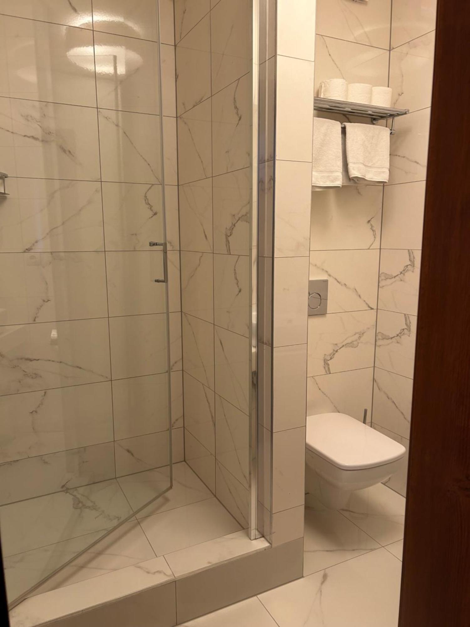 Hotel Evan U Hoffera ตอปอลชานี ภายนอก รูปภาพ