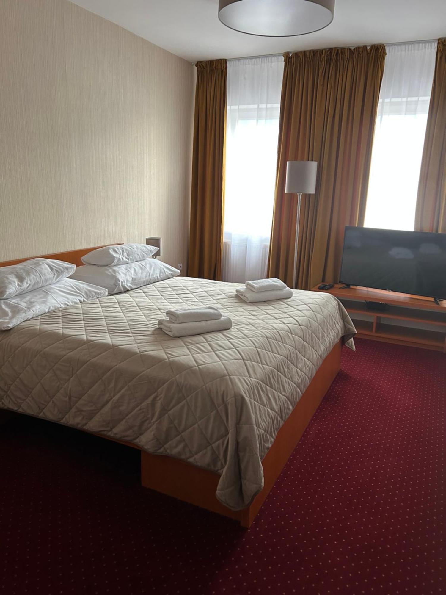 Hotel Evan U Hoffera ตอปอลชานี ภายนอก รูปภาพ